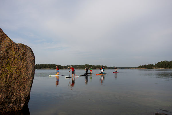 Twentyknots "Treeni- ja retkiporukan"  SUP-melonta Kirkkonummen Linlon ympäristöön